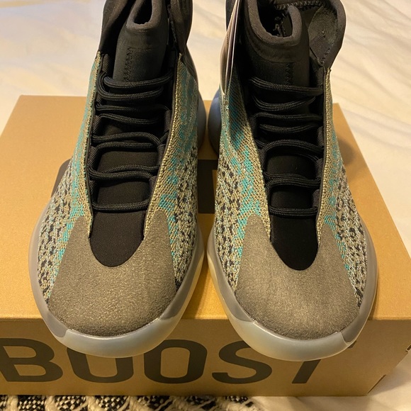 Yeezy QNTM “Teal Blue” - Picture 2 of 5